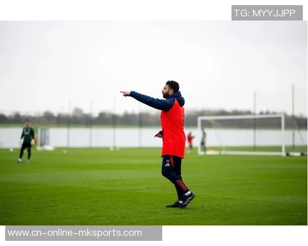 太阳报:曼联球员很喜欢新练习基地,练习完毕后还不肯离去 太阳报:曼联球员很喜欢新练习基地,练习完毕后还不肯离去